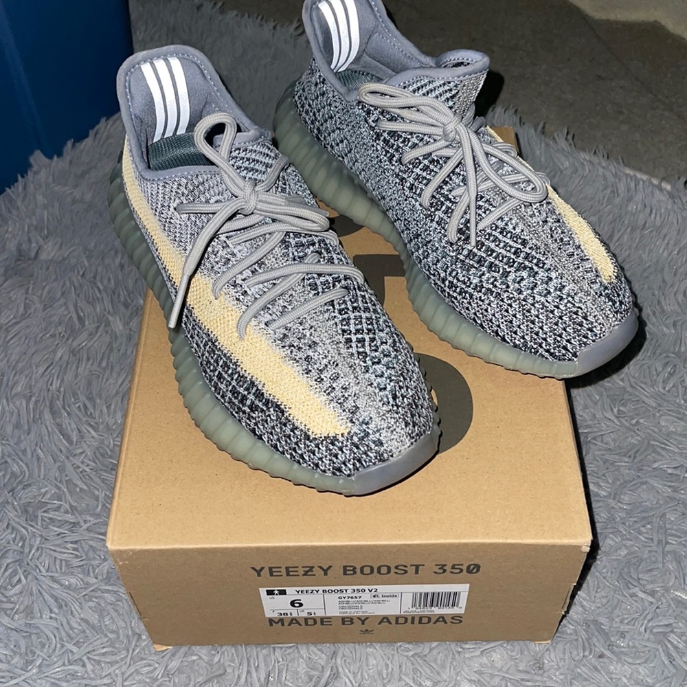 Yeezy 350 V2 ‘Ash Blue’ MENS Size 6